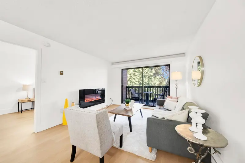 207 37 AGNES STREET - photo 4 of 20