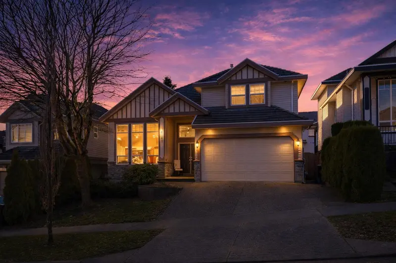 6761 145A STREET - photo 1 of 25