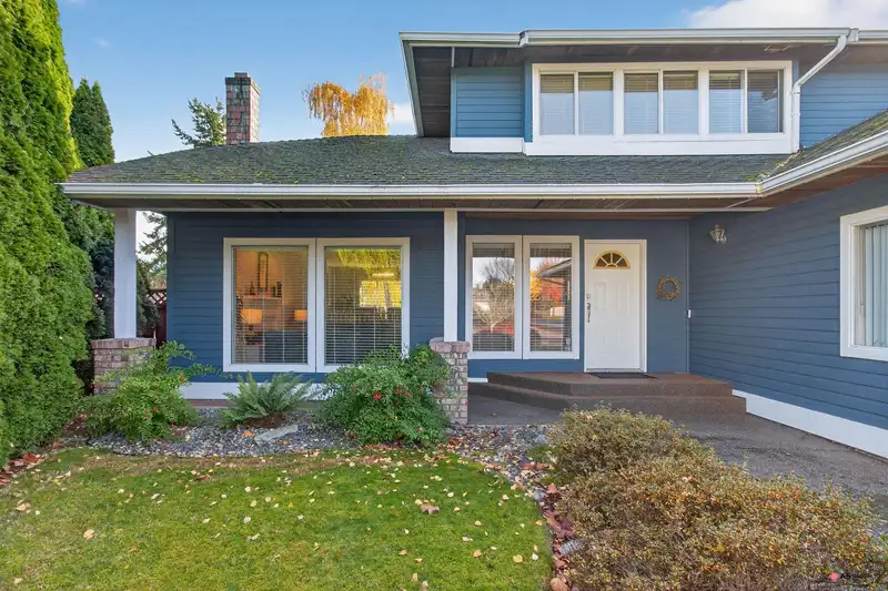 14082 17 AVENUE - photo 1 of 32