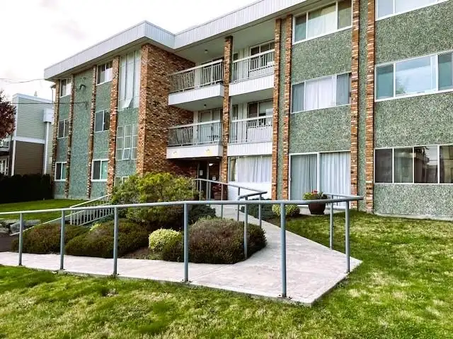 205 1331 FIR STREET - photo 3 of 17