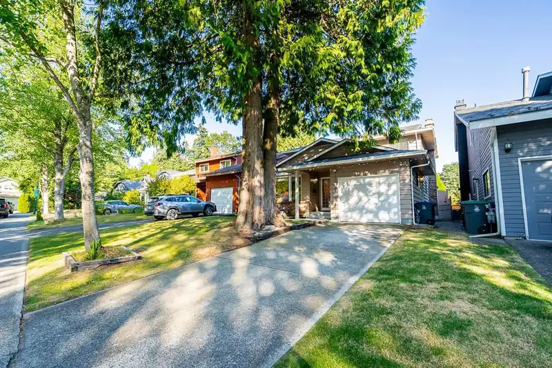 14880 17 AVENUE - photo 4 of 40