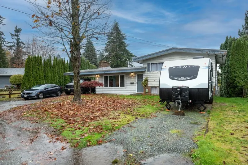 2436 RIDEAU STREET - photo 3 of 25