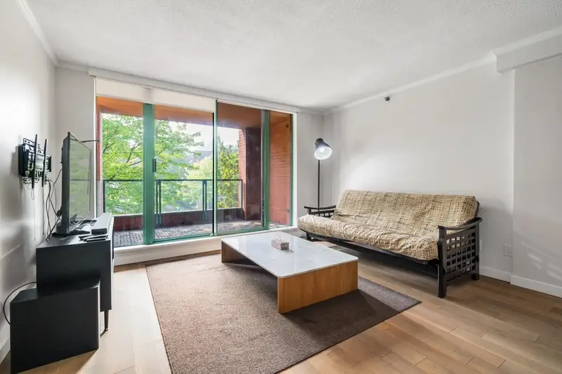 312 503 W 16TH AVENUE - photo 3 of 24