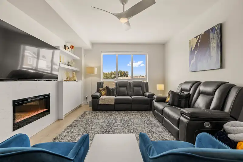 128 16561 17A AVENUE - photo 2 of 40