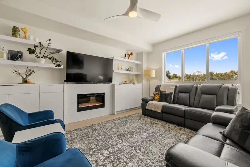 128 16561 17A AVENUE - photo 3 of 40