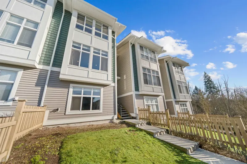 95 24108 104 AVENUE - photo 3 of 25