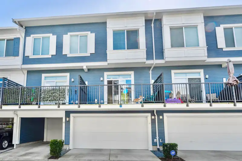 81 15268 28 AVENUE - photo 1 of 22