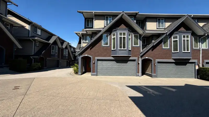 10 15977 26 AVENUE - photo 2 of 25