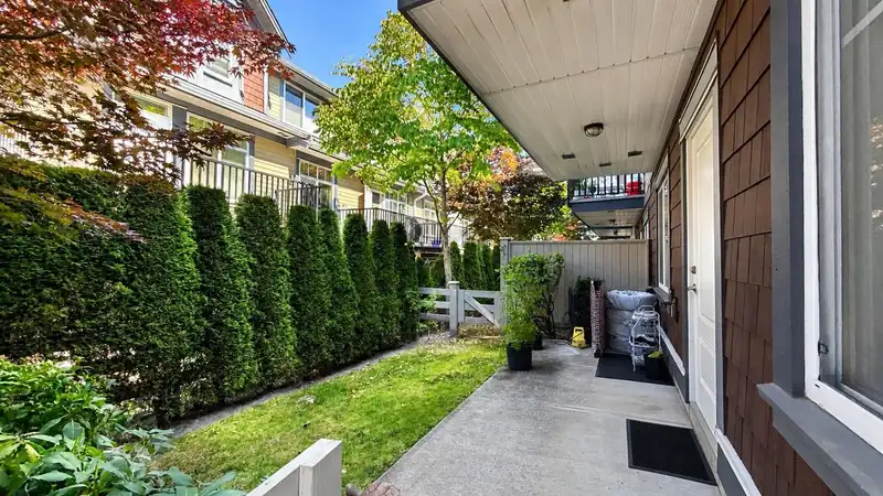 10 15977 26 AVENUE - photo 3 of 25
