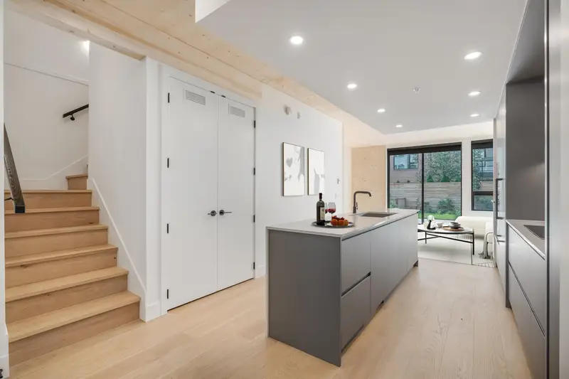 121 310 SALTER STREET - photo 2 of 25