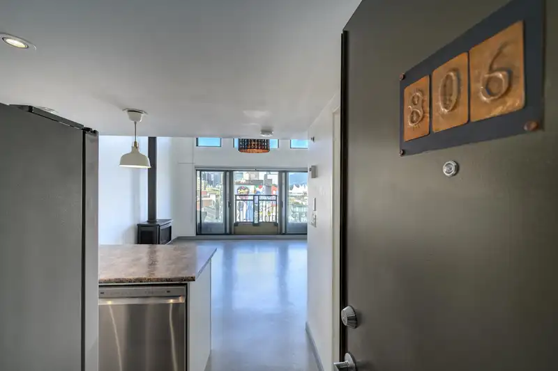 806 22 E CORDOVA STREET - photo 2 of 25