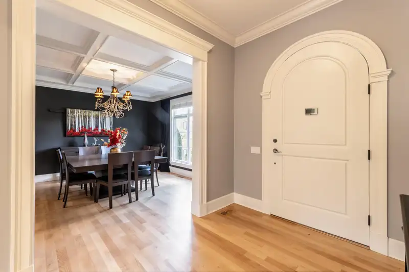 14048 30 AVENUE - photo 4 of 40