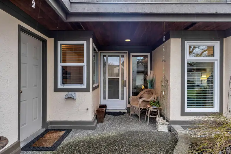 2 12923 17 AVENUE - photo 2 of 38