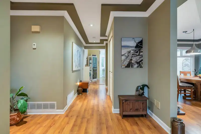 2 12923 17 AVENUE - photo 4 of 38