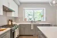124 1833 165A STREET - thumbnail 2