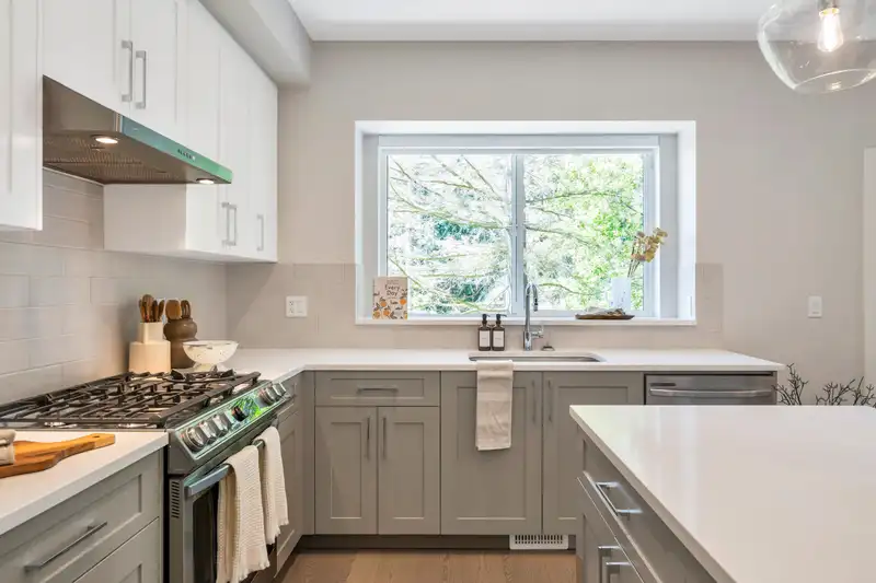 124 1833 165A STREET - photo 2 of 16