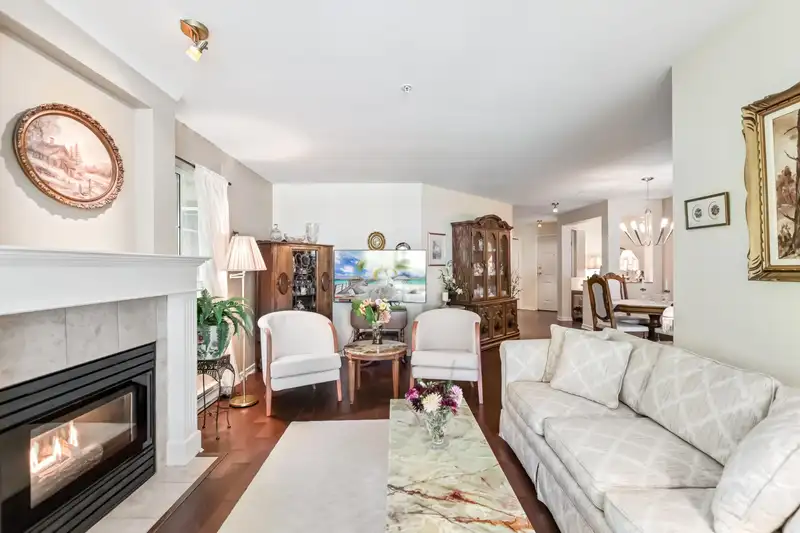 304 15155 22 AVENUE - photo 3 of 38