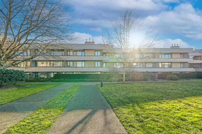 102 15313 19 AVENUE - photo 1 of 40