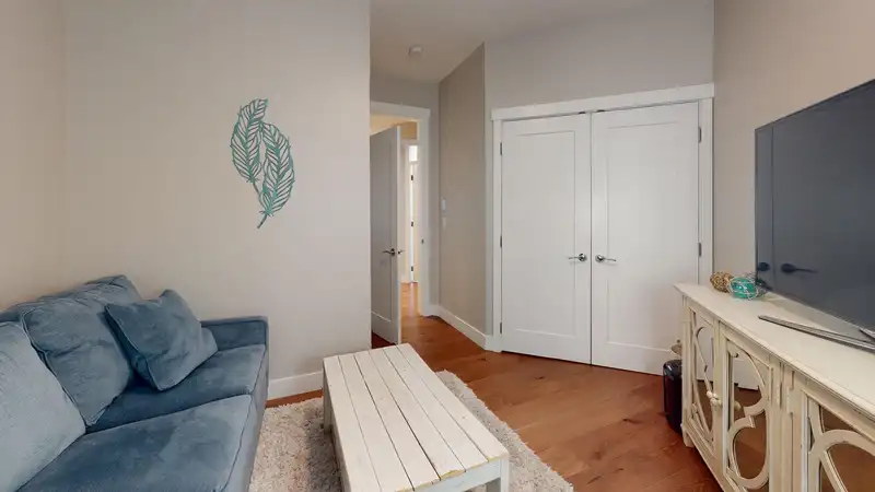 507 14855 THRIFT AVENUE - photo 4 of 21