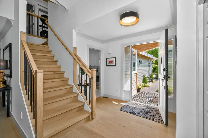 116 15121 19 AVENUE - photo 4 of 25