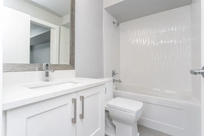 305 1990 WESTMINSTER AVENUE - photo 2 of 12