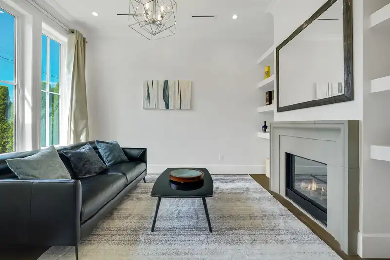 13171 15A AVENUE - photo 4 of 40