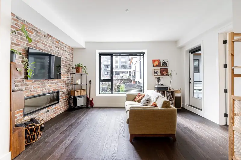 311 83 MOODY STREET - photo 2 of 25