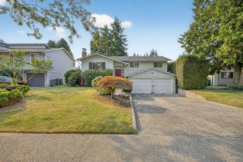 14418 18 AVENUE - photo 1 of 40