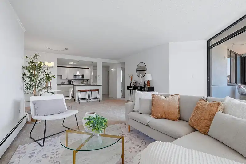 303 1480 FOSTER STREET - photo 1 of 32
