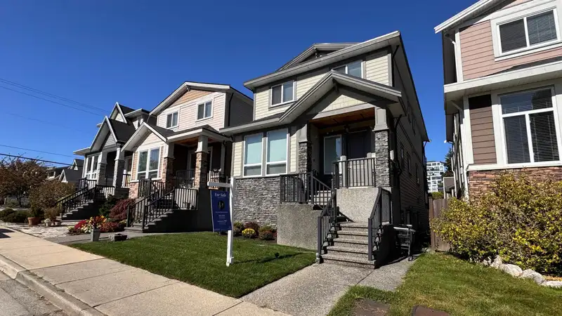 3 1426 FINLAY STREET - photo 1 of 25