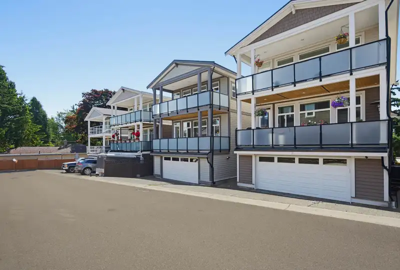 3 1426 FINLAY STREET - photo 2 of 25