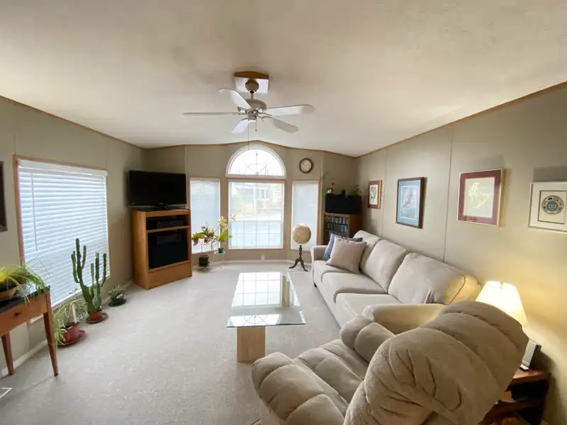 2054 CUMBRIA DRIVE - photo 4 of 40