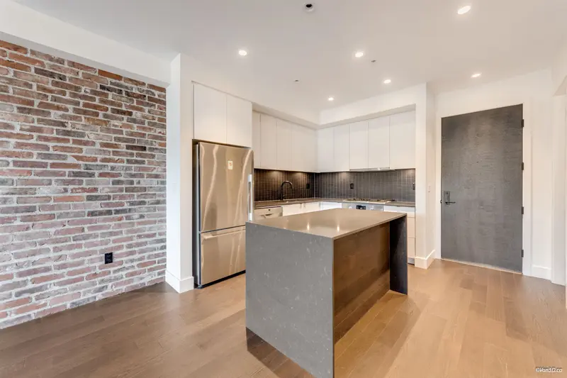 406 83 MOODY STREET - photo 3 of 25