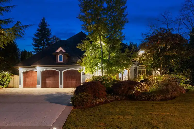 3415 CANTERBURY DRIVE - photo 2 of 25
