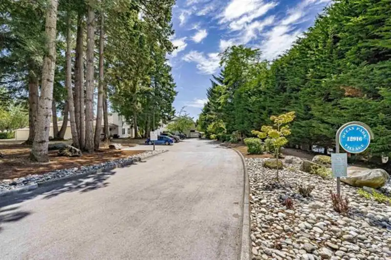 5 12916 17 AVENUE - photo 1 of 39