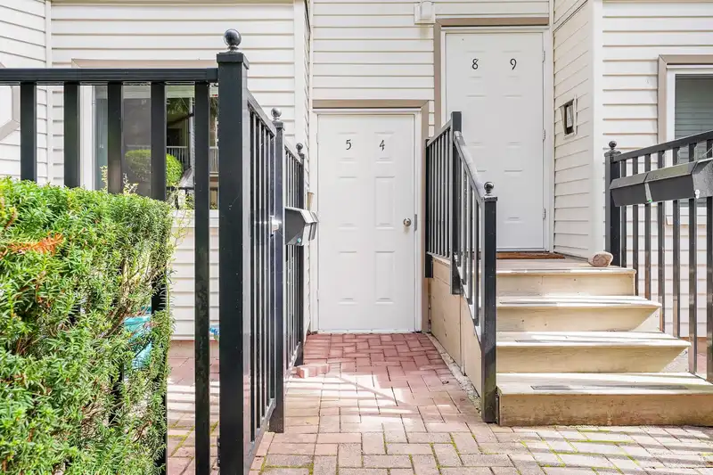 5 12916 17 AVENUE - photo 3 of 39