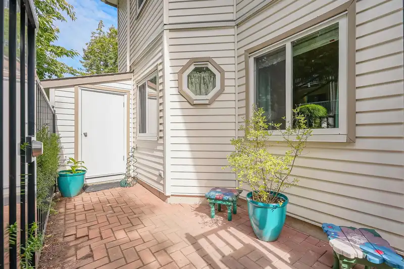 5 12916 17 AVENUE - photo 4 of 39