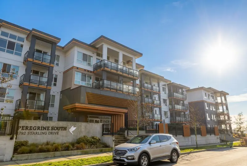 319 1792 STARLING DRIVE - photo 3 of 25