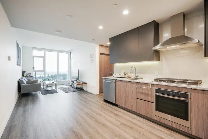 1802 10750 135A STREET - photo 2 of 9