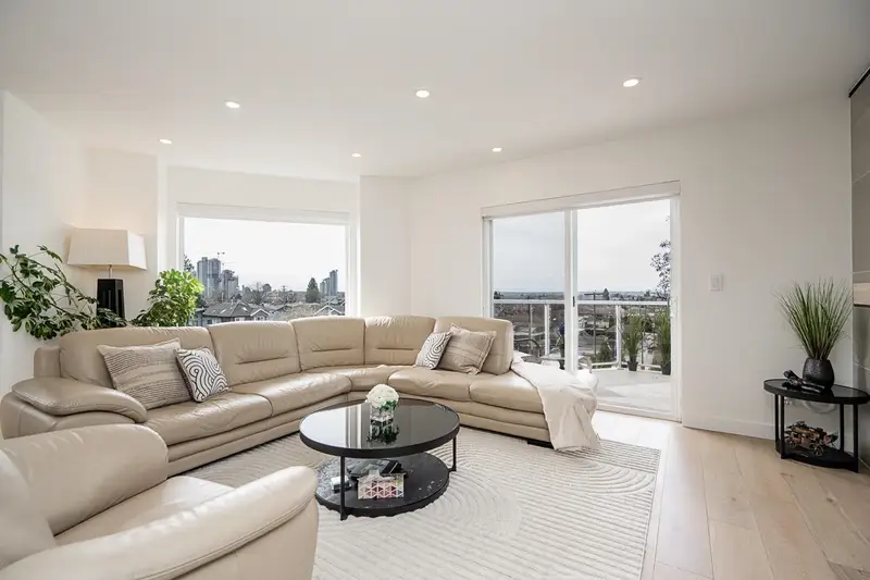 397 DELTA AVENUE - photo 4 of 25