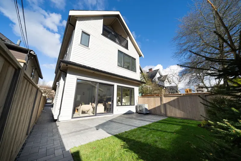 2 864 E 16TH AVENUE - photo 1 of 25