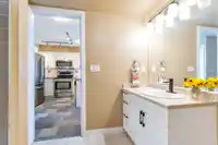 405 2511 KING GEORGE BOULEVARD - thumbnail 16