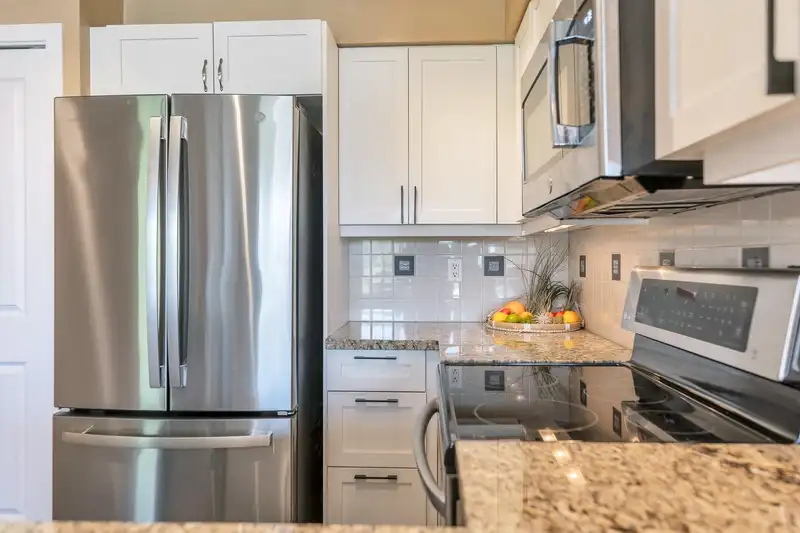 405 2511 KING GEORGE BOULEVARD - photo 4 of 40