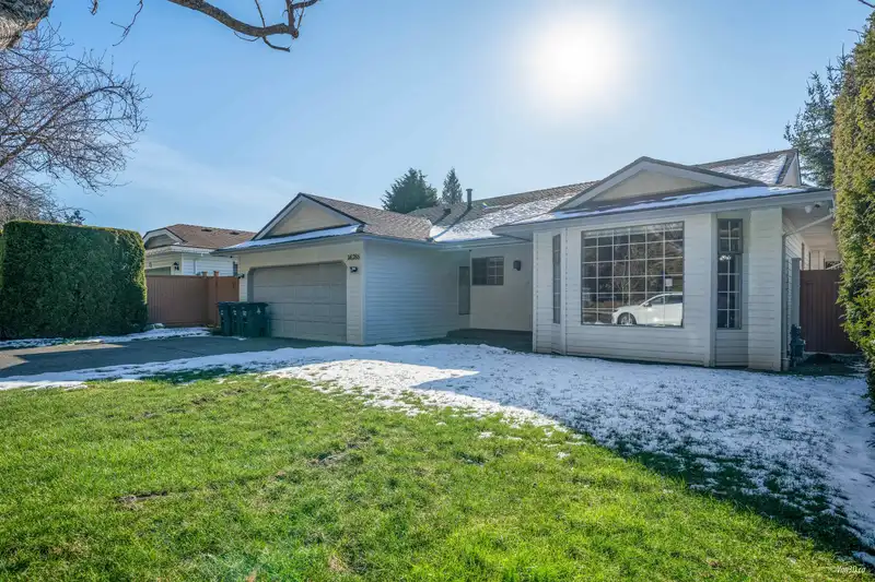 14286 20 AVENUE - photo 3 of 39
