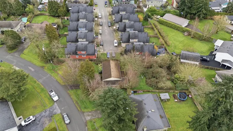 5186 MASSEY DRIVE - photo 4 of 8