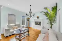 13371 21A AVENUE - thumbnail 4