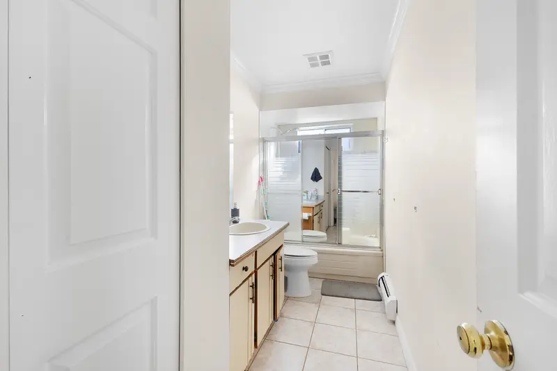 12604 68 AVENUE - photo 3 of 5