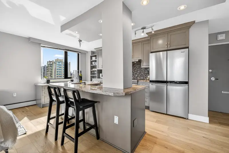 1404 1330 HARWOOD STREET - photo 4 of 25