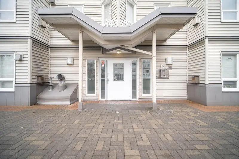 111 14355 103 AVENUE - photo 3 of 25