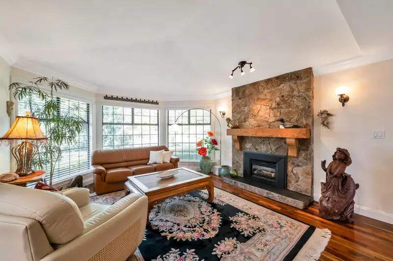 14994 20A AVENUE - photo 4 of 40